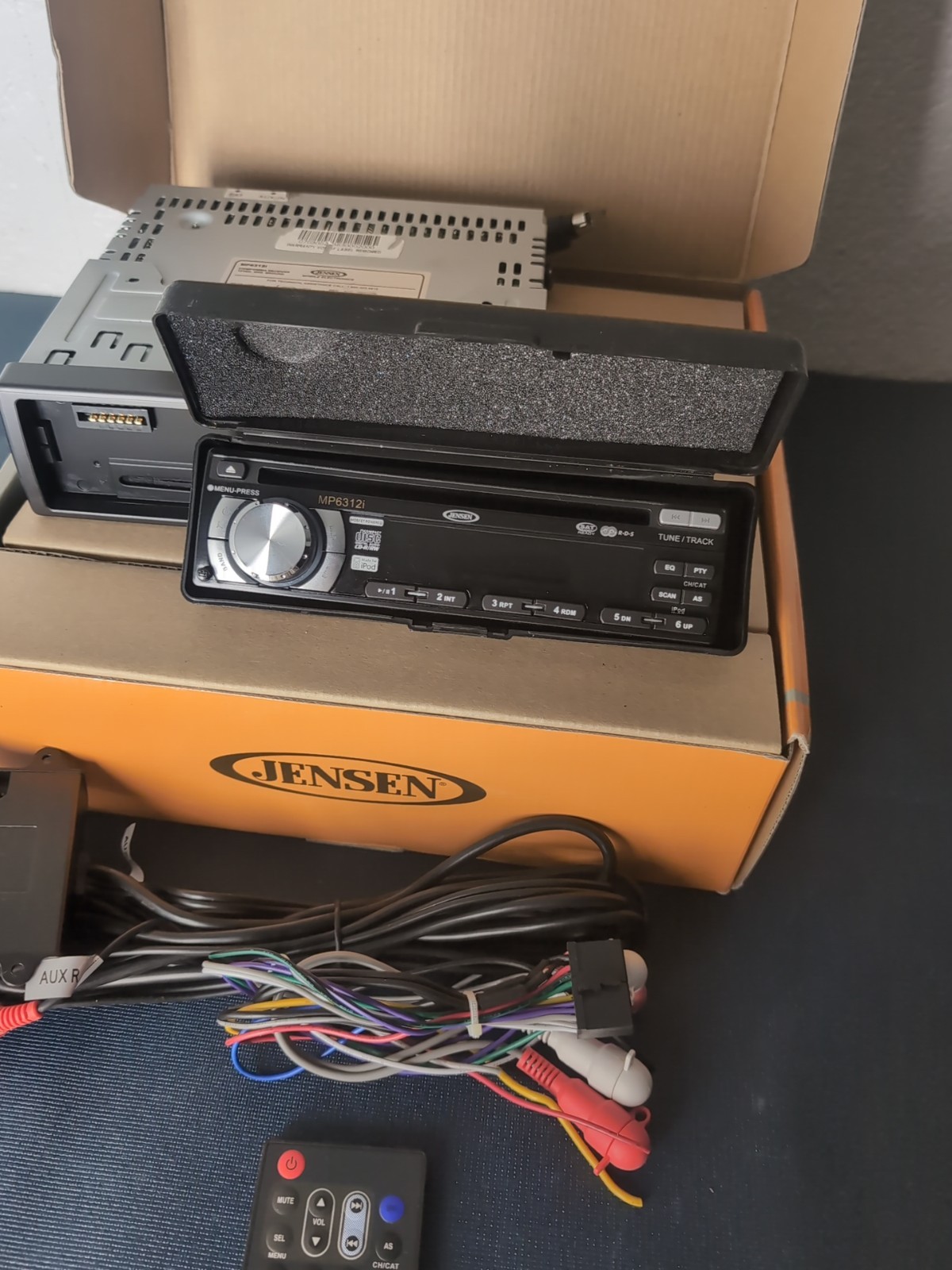 Jensen CD AM/FM Receiver ipod/MP3/WMA/ SAT Ready MP6312i