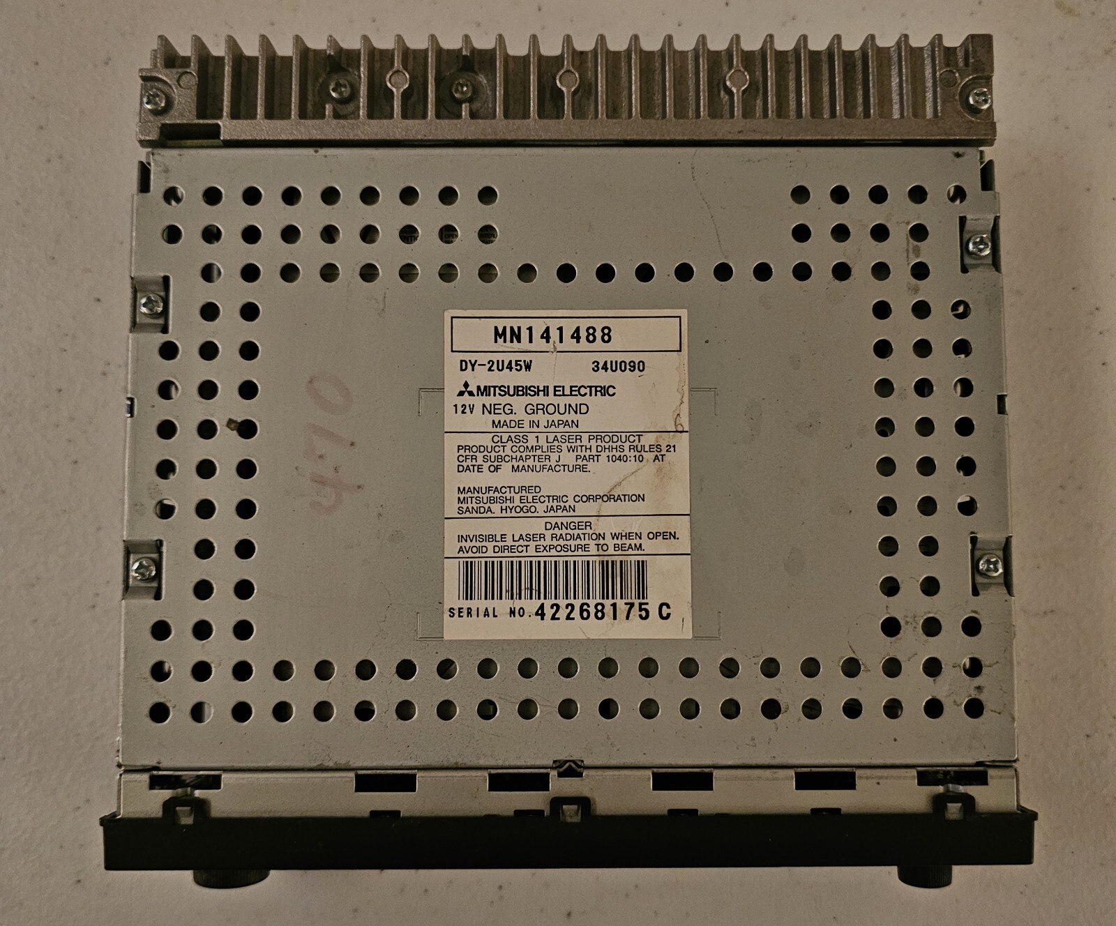 Mitsubishi Outlander & Montero AM FM CD radio receiver OEM MN141488 DY-2U45W