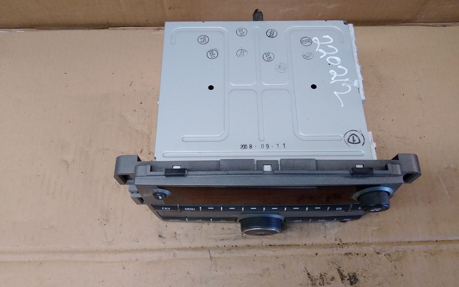 2009 SATURN VUE AM/FM/CD RADIO GREY ID-20790696
