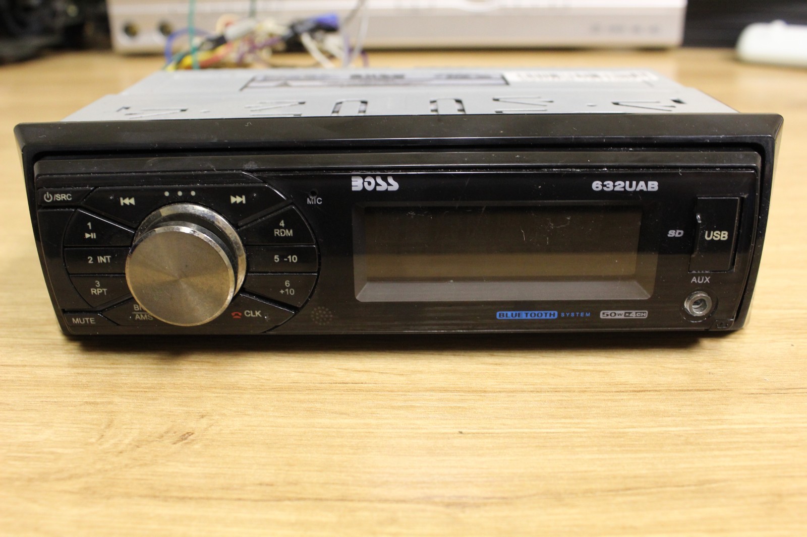Boss Audio Systems 632UAB Bluetooth Car Stereo USB, AM/FM Radio, AUX-In
