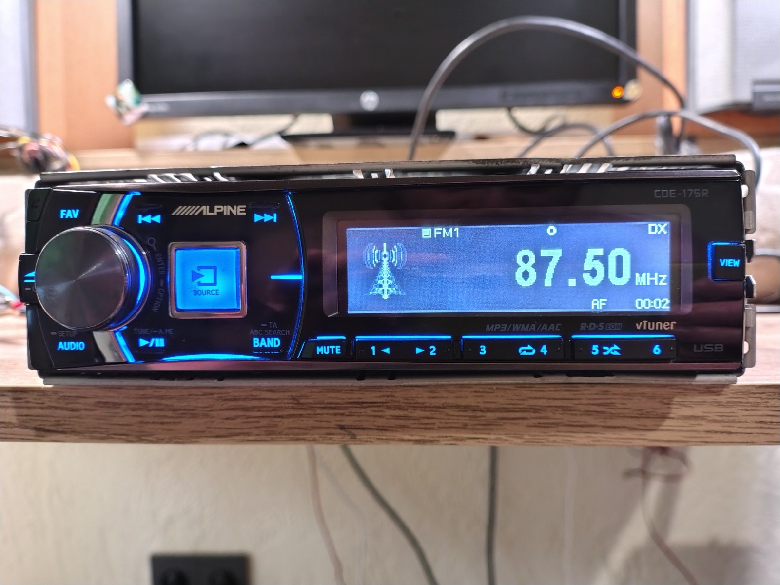 Alpine CDE-175R Car Stereo Mobile Media Station Fully Working Great Shape