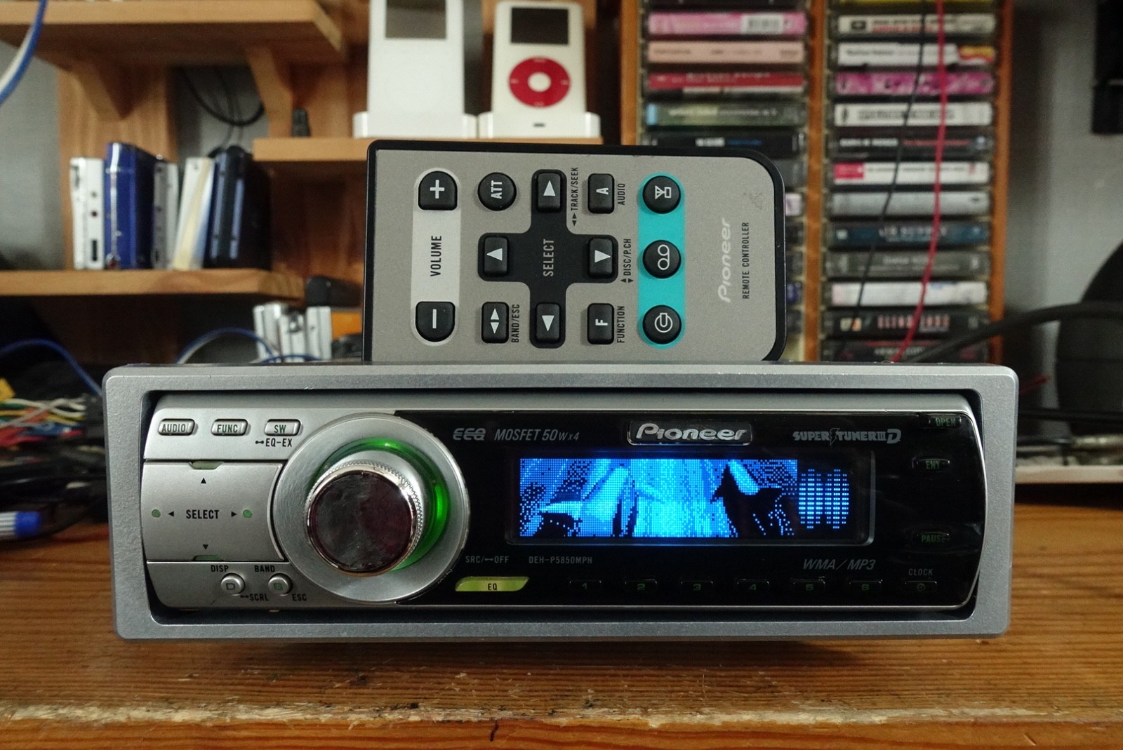 Pioneer DEH-P5850MPH. CD Player In Dash Receiver.Aux-Bluetooth. US Fm Tuner.