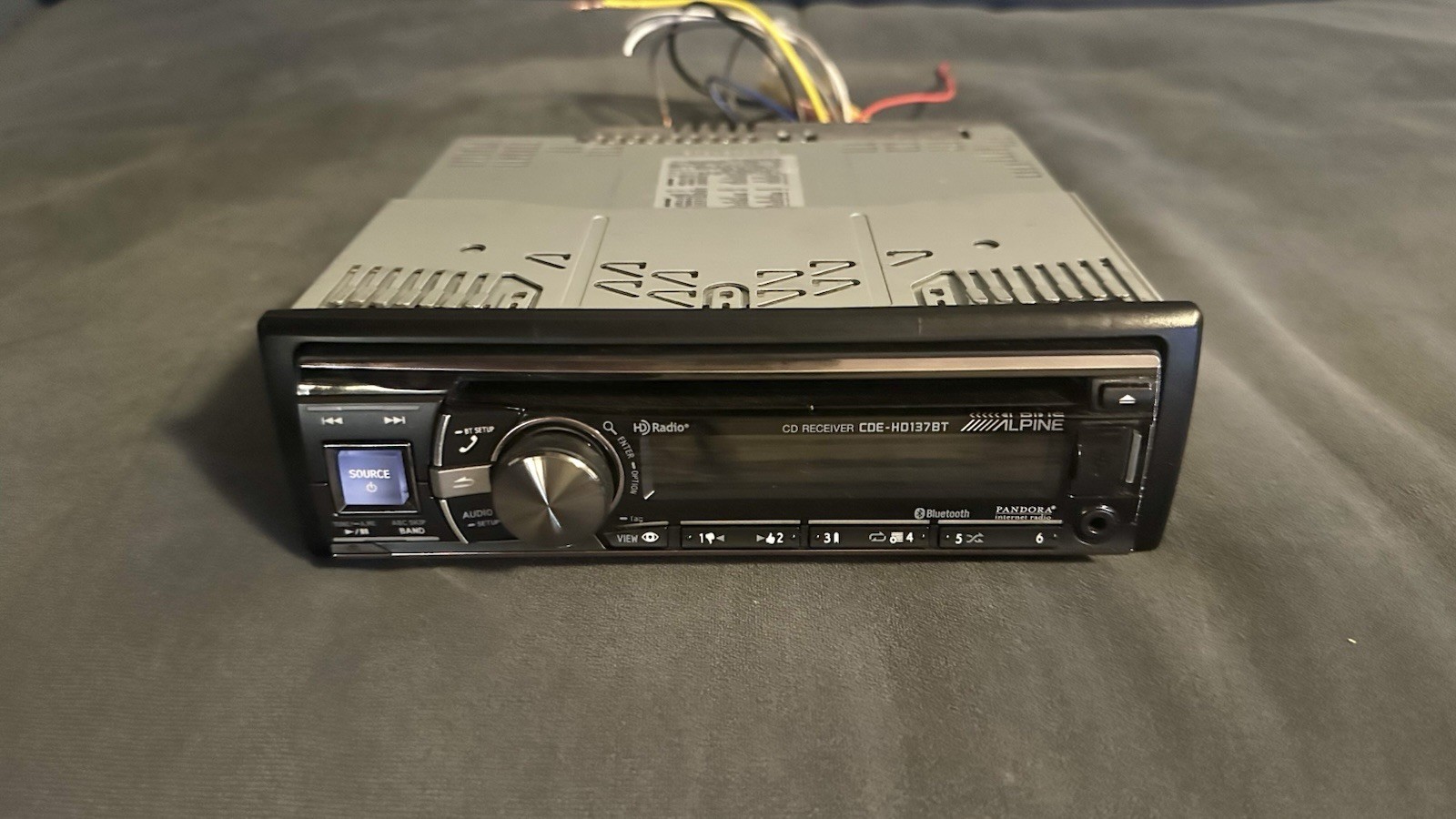 Alpine CDE-HD137BT Car Stereo Bluetooth, USB,Aux, CD Player Used Works Great