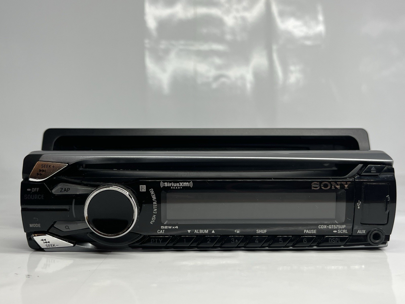 Sony CDX-GT575UP FM/AM Compact Disc Player Sirius XM /No Wires Radio Only + Face