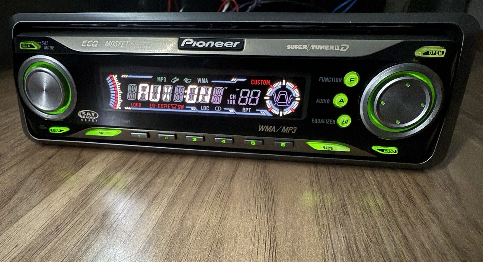 PIONEER BLUETOOTH CAR AUDIO STEREO CD OLD SCHOOL DEH-P4700MP EQ SUB VINTAGE RARE