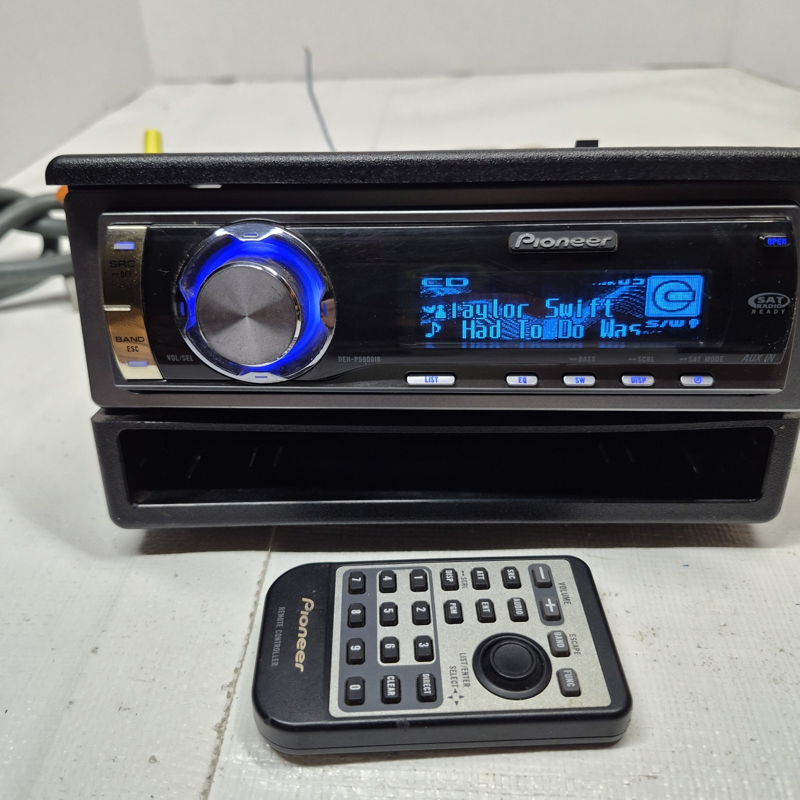 Vintage PIONEER DEH-P5900IB CD mp3 PLAYER 4V Preout REMOTE Control Blue Graphics