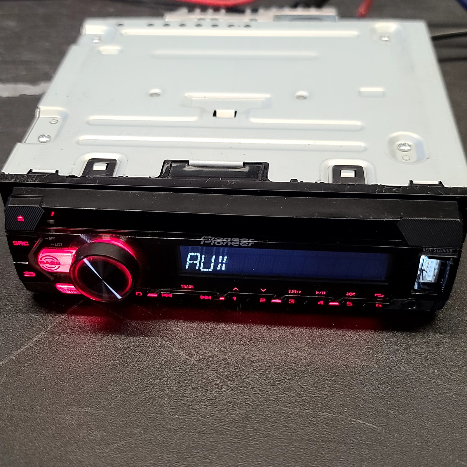 PIONEER DEH-S1200UB SINGLE DIN, USB, AUX, CD PLAYER
