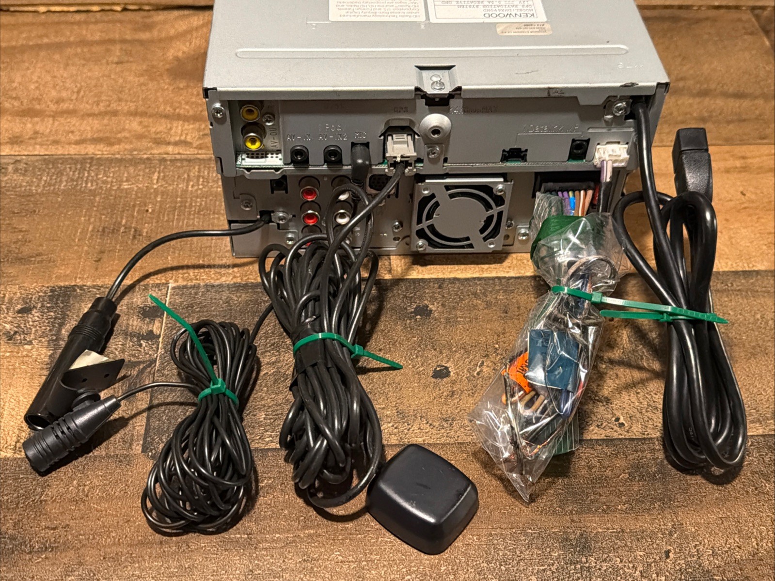 Kenwood DNX690HD Excelon 6.1 FOR PARTS OR REPAIR NOT WORKING