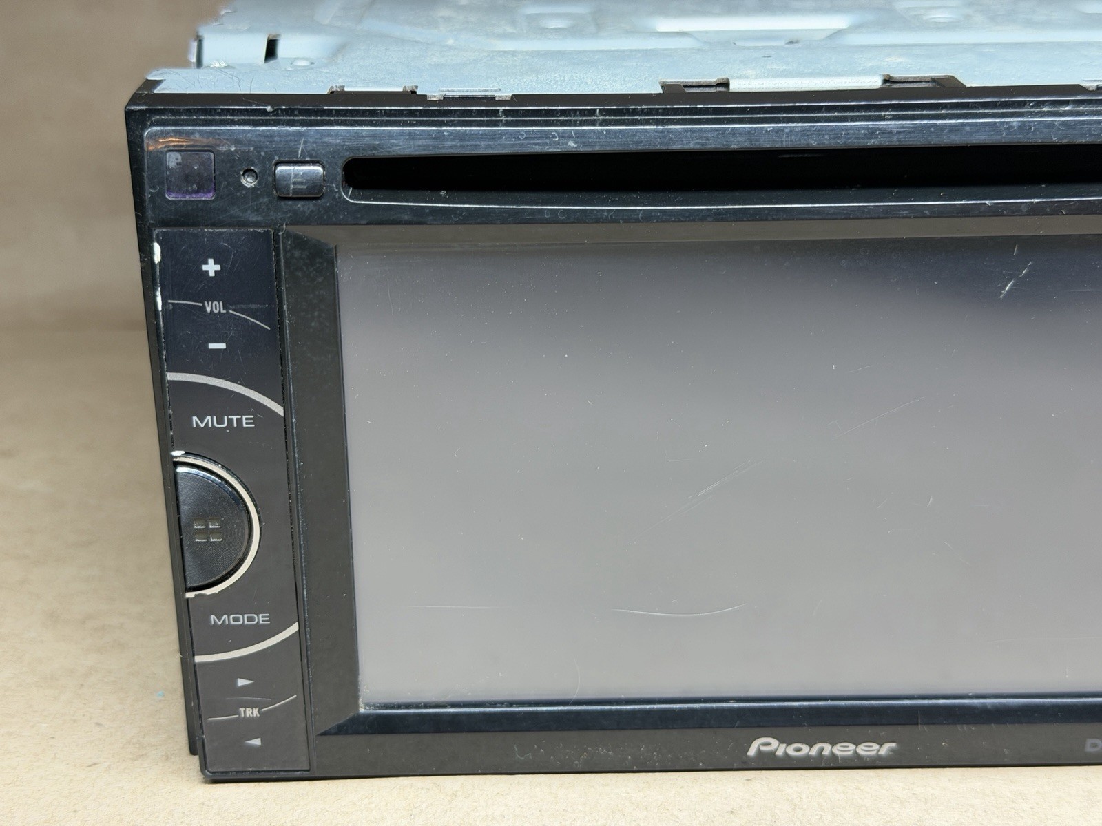 Pioneer AVH-X1500DVD 6.1″ Double-DIN Multimedia DVD Receiver FOR PARTS AS IS