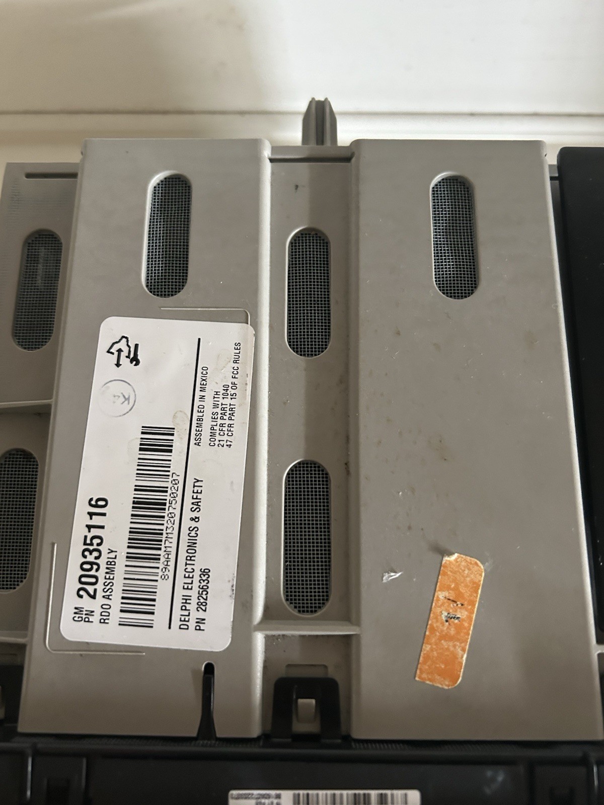 GM RDO 2 DIN In-Dash AM/FM Radio CD Player AUX Input 20935116