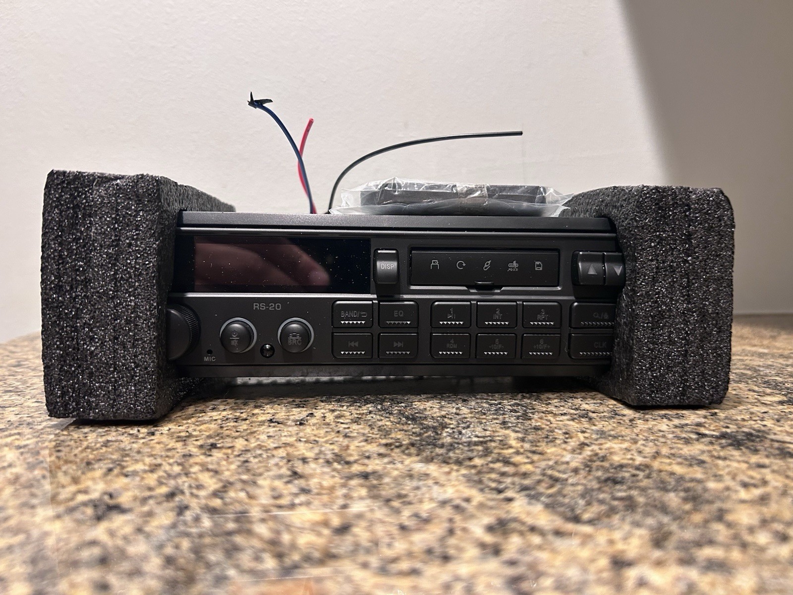 Single DIN Bluetooth Car Radio AM/FM USB SD AUX MP3 Retro Stereo Receiver