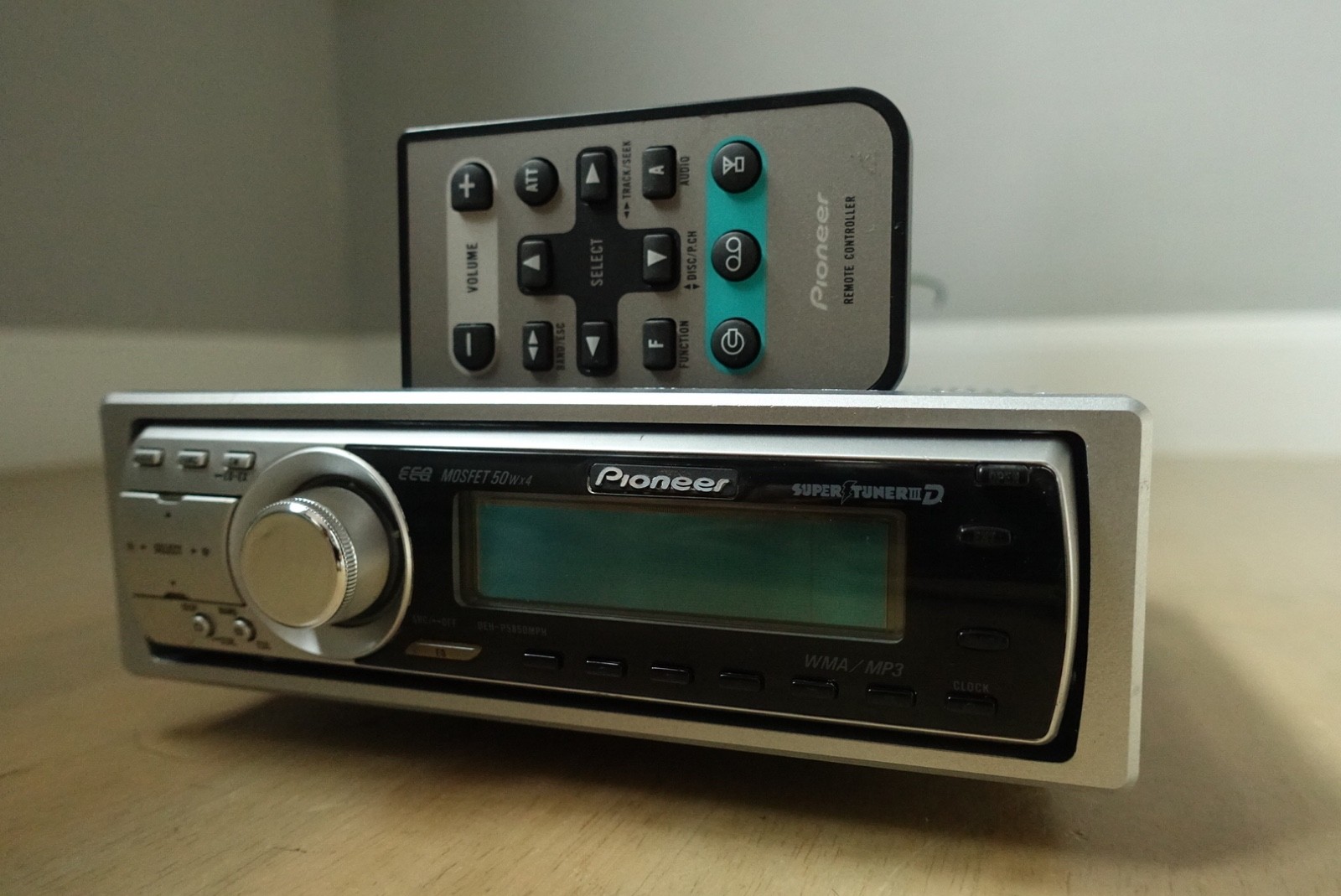 Pioneer DEH-P5850MPH. CD Player In Dash Receiver.Aux-Bluetooth. US Fm Tuner.