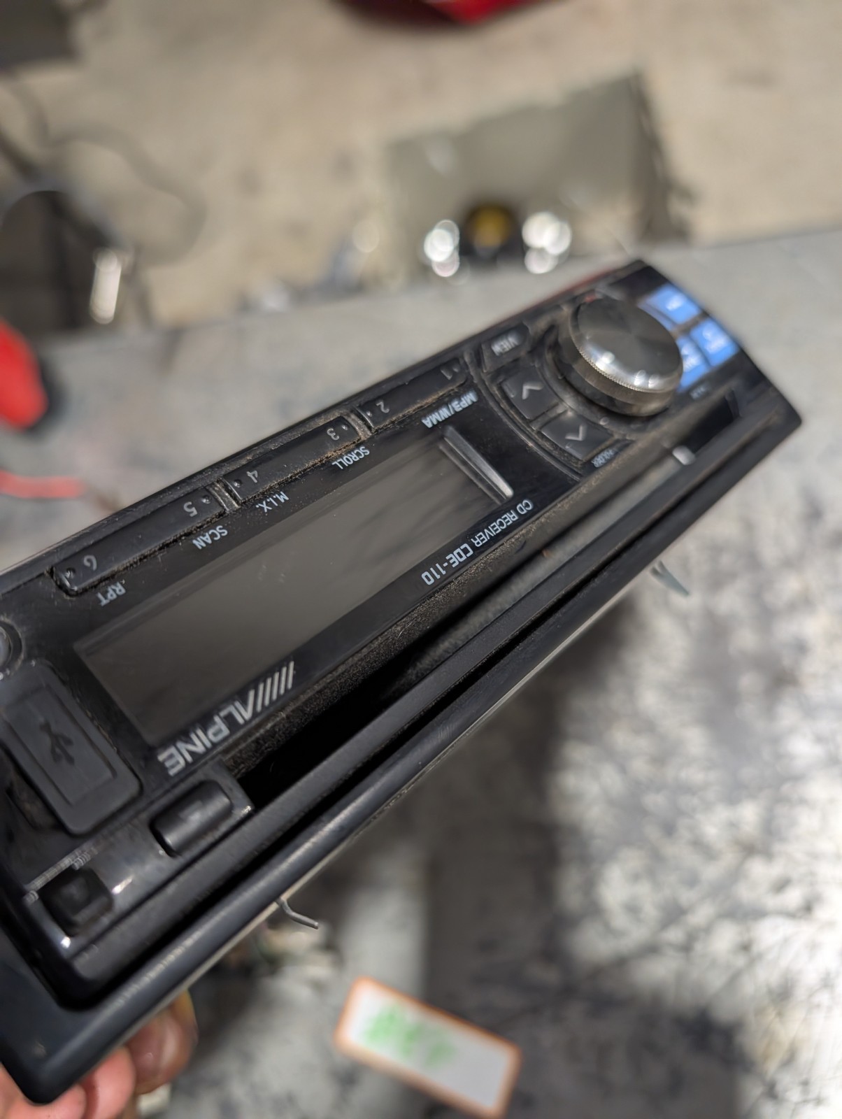 Alpine CDE-110 Receiver MP3/WMA/CD Aux USB Audio Deck Car Sereo Detachable Face