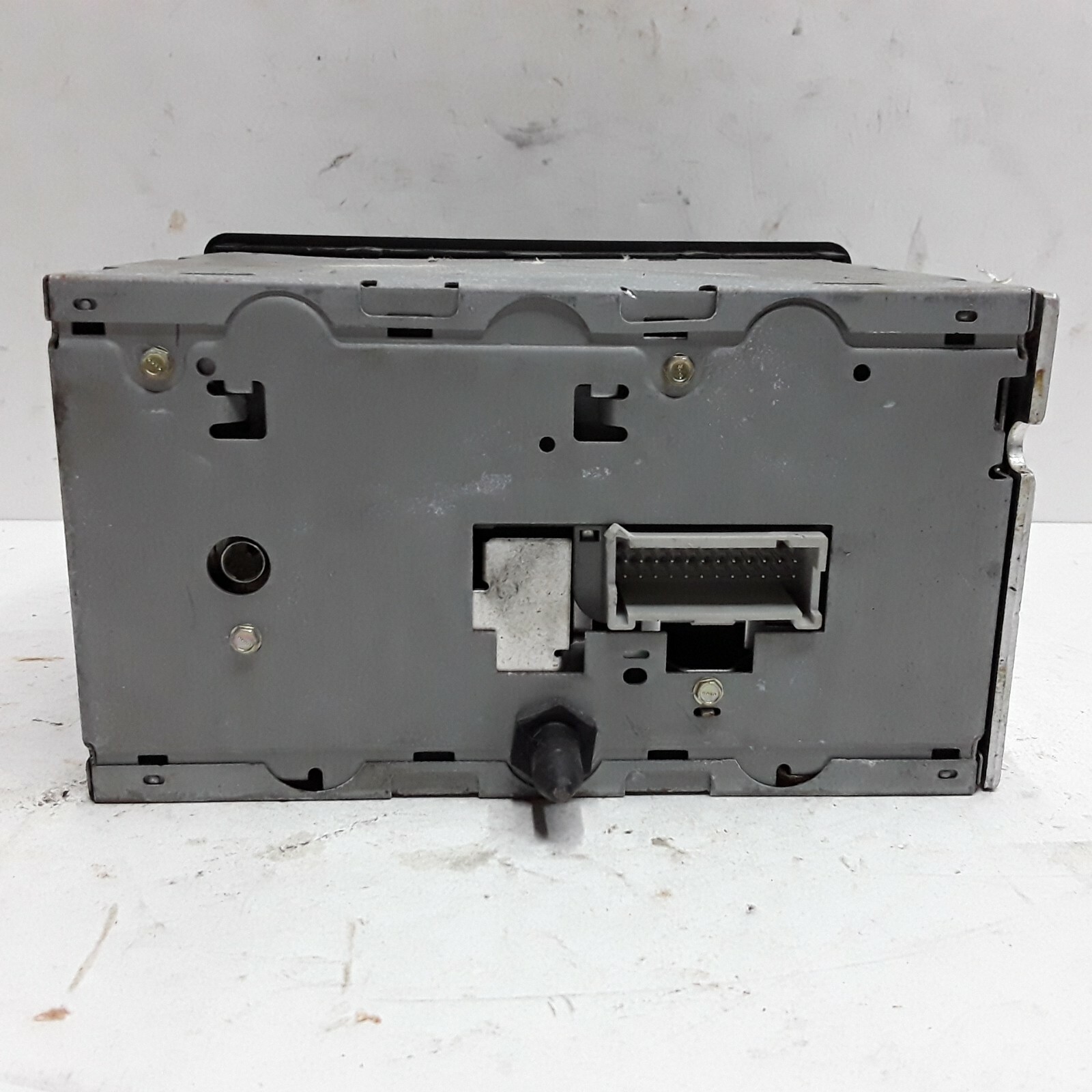 00 01 02 Chevy Cavalier AM FM CD radio receiver OEM