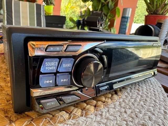 Alpine CDA-9853 High End Stereo / Classic Alpine