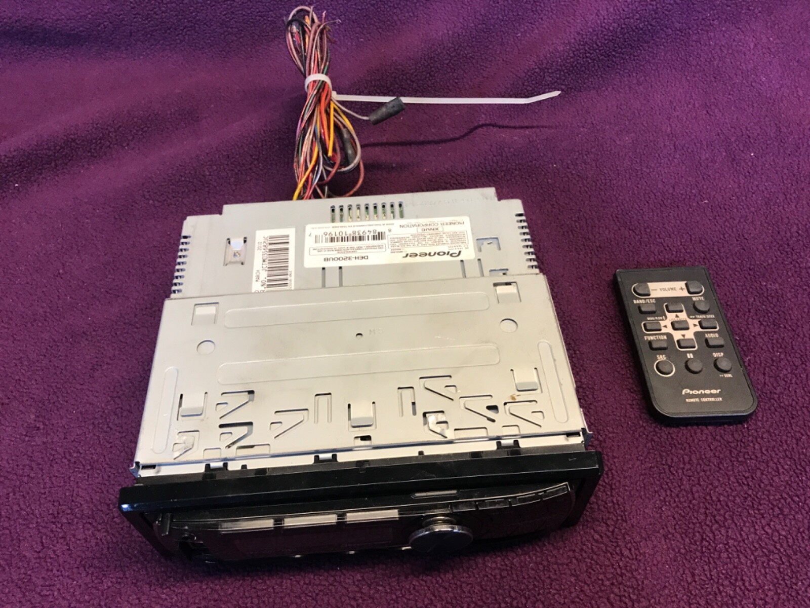 Pioneer DEH-3200UB CD Player/USB In Dash Receiver Radio w/Remote
