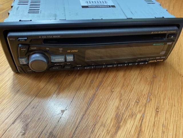 ALPINE CAR AUDIO AMBER AM/FM CD BBE EQ UNIT CDA-7840 REMOTE INC DANCING LIGHTS