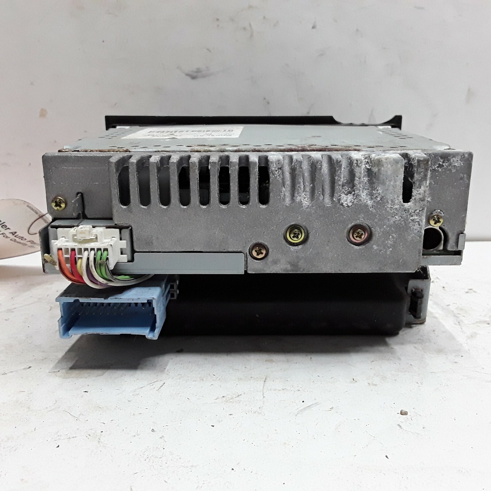 04 05 Saturn Ion Saturn Vue AM FM single CD radio receiver OEM 22722992 damaged