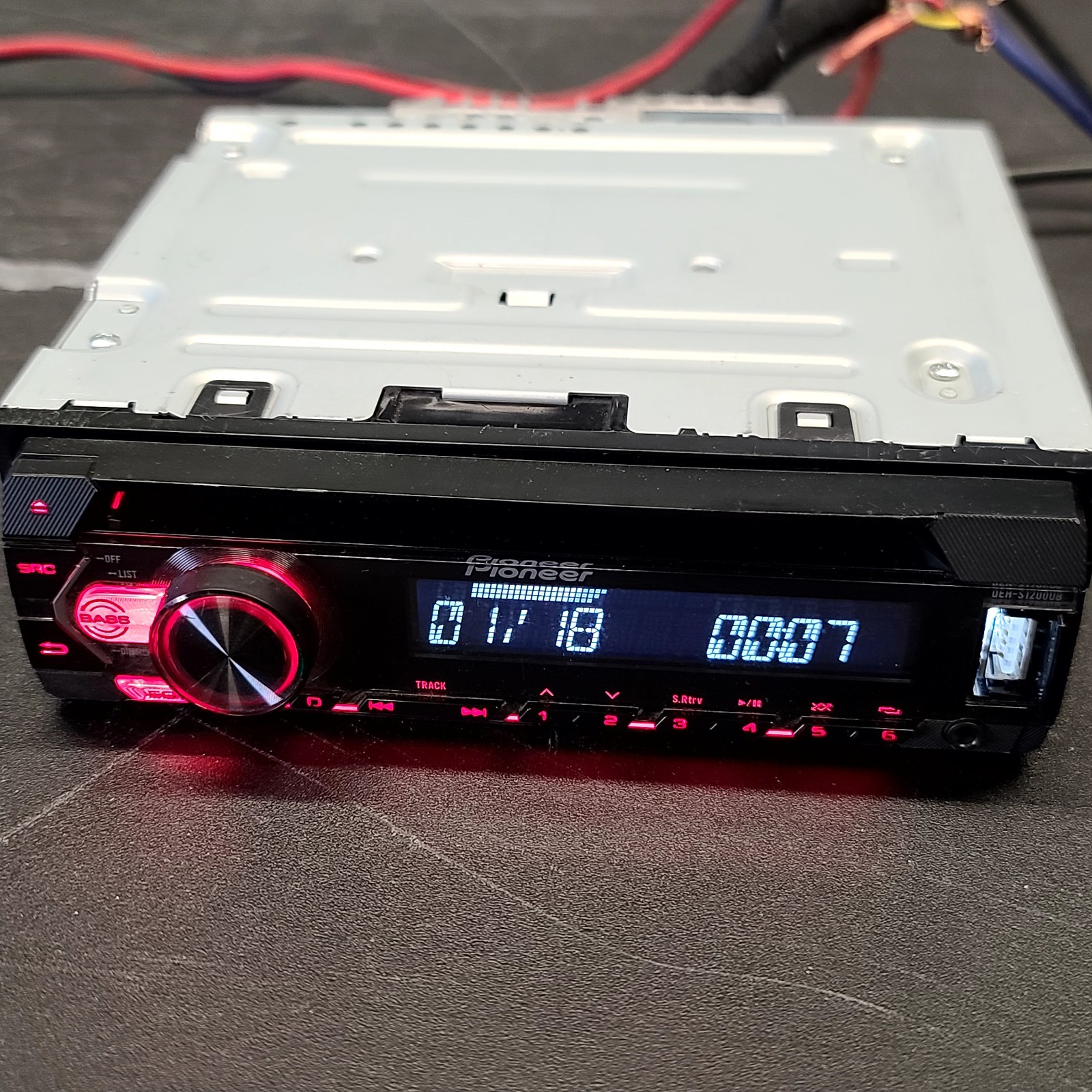 PIONEER DEH-S1200UB SINGLE DIN, USB, AUX, CD PLAYER
