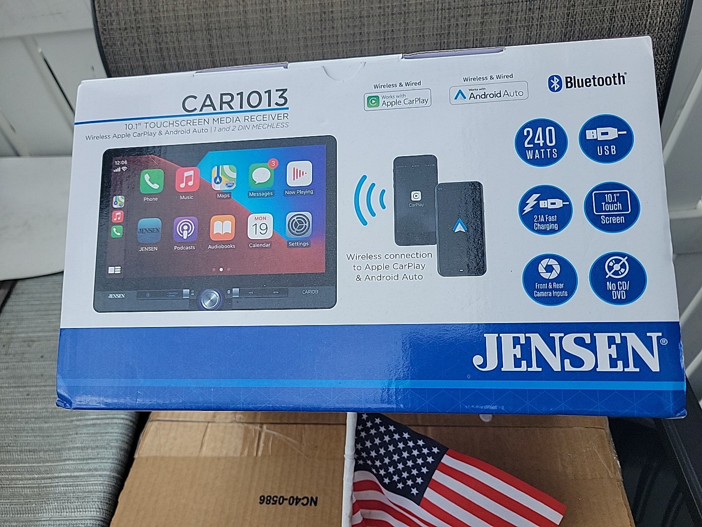 Jensen CAR1013 10″ Digital Multimedia Receiver, Apple CarPlay, Android Auto
