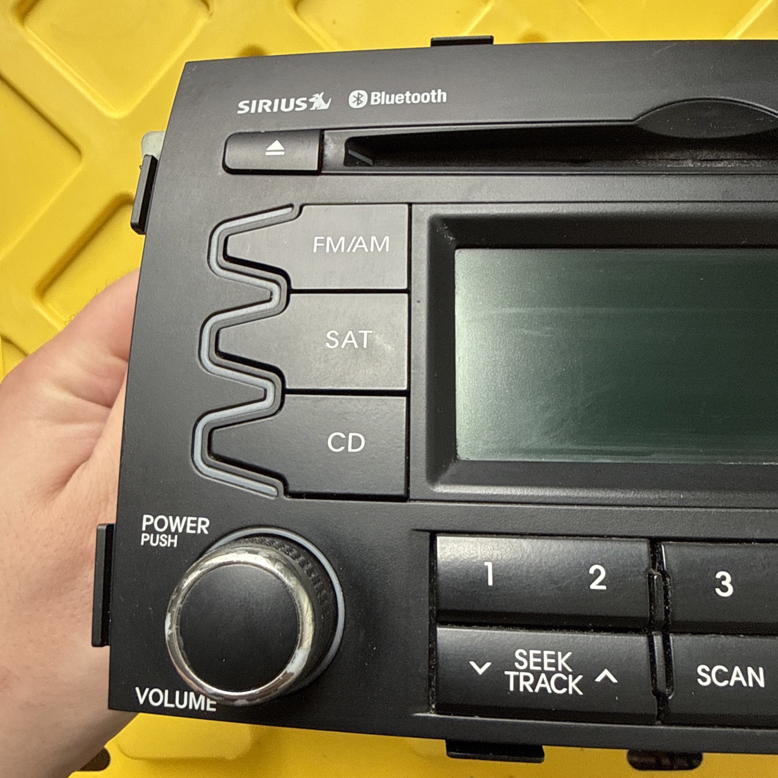 2011-2013 Kia Sorento Radio Receiver AM/FM/CD/MP3 Bluetooth OEM 96140-1U201CA