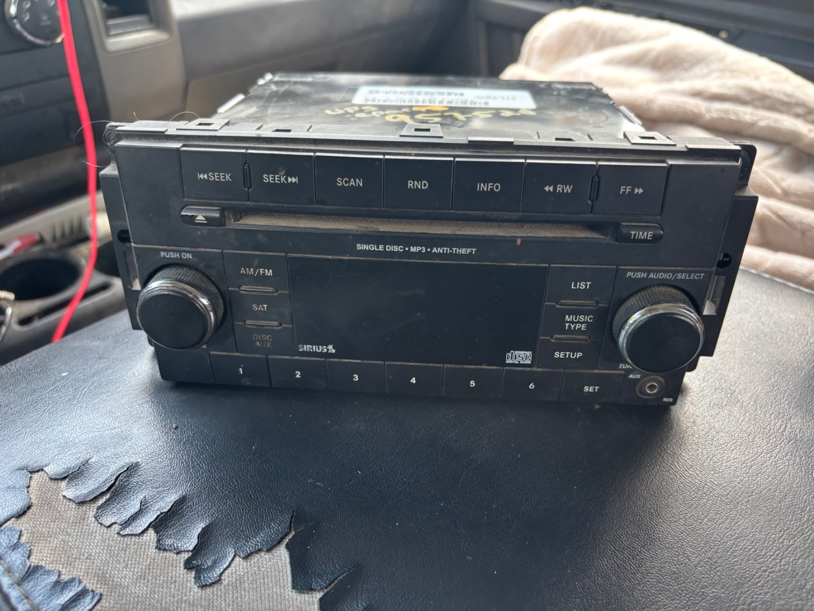 Dodge 1500 2012 model radio am fm