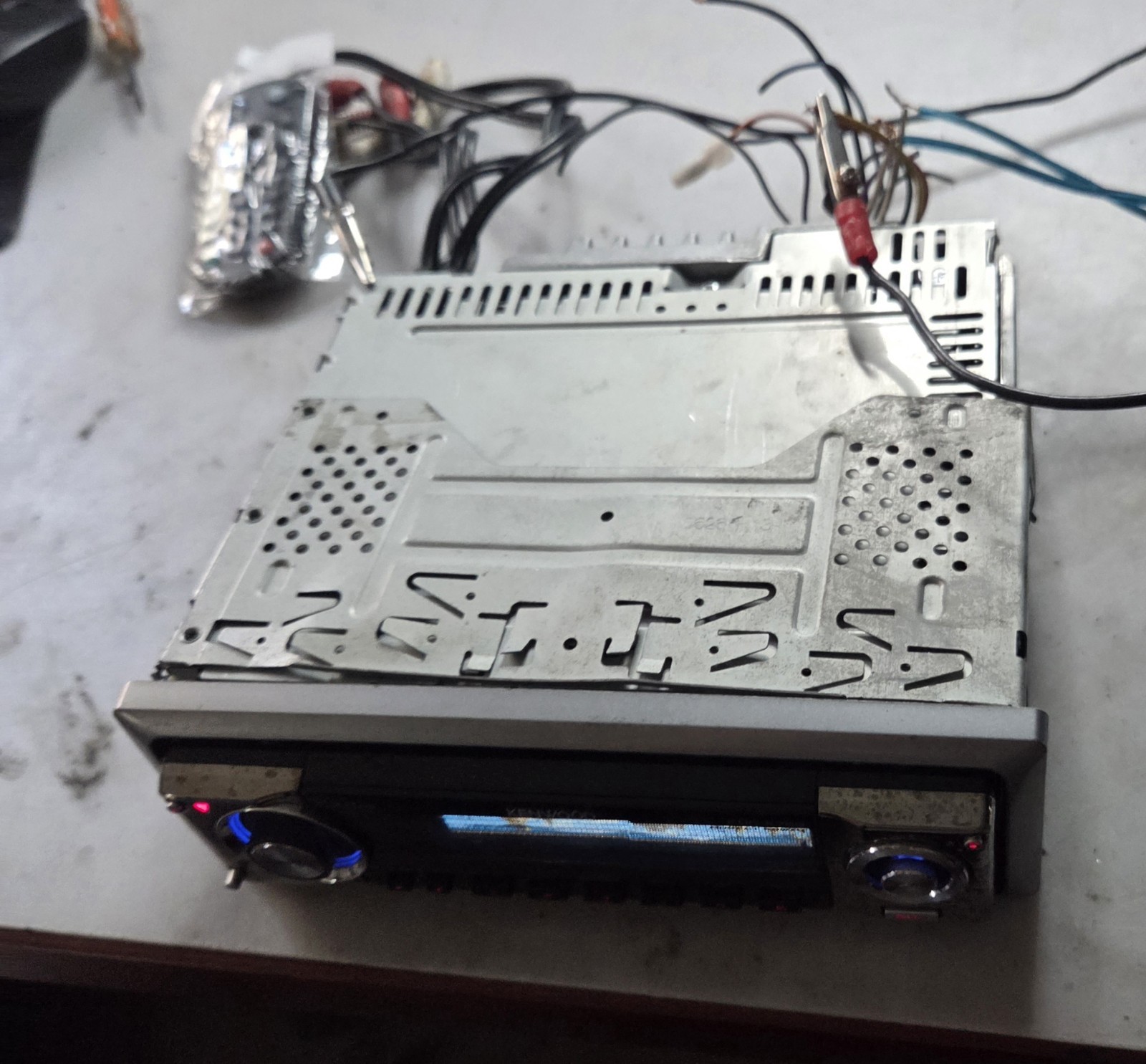 Kenwood Execelon KDC-X789 CD Player In Dash Receiver, Remote Aux 5 Volts