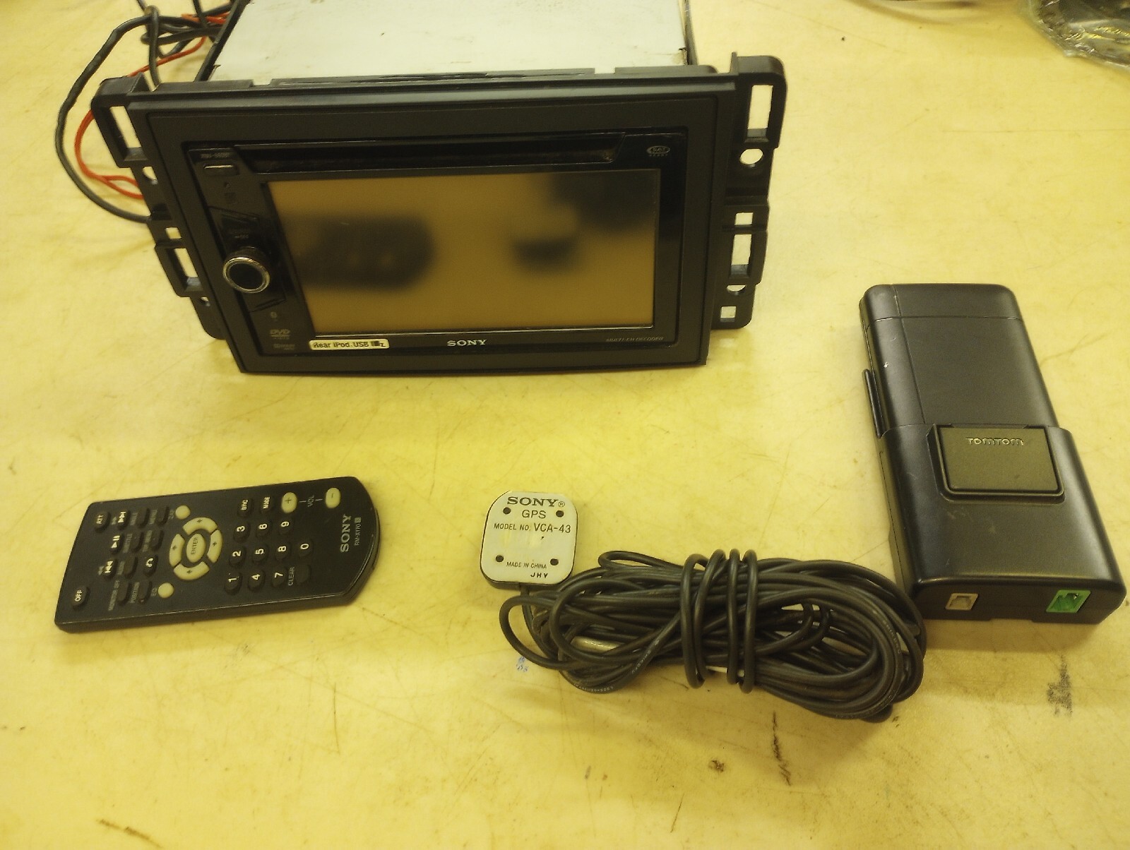 Sony XNV-660BT 6.1″ Touchscreen Car Stereo With TomTom GPS