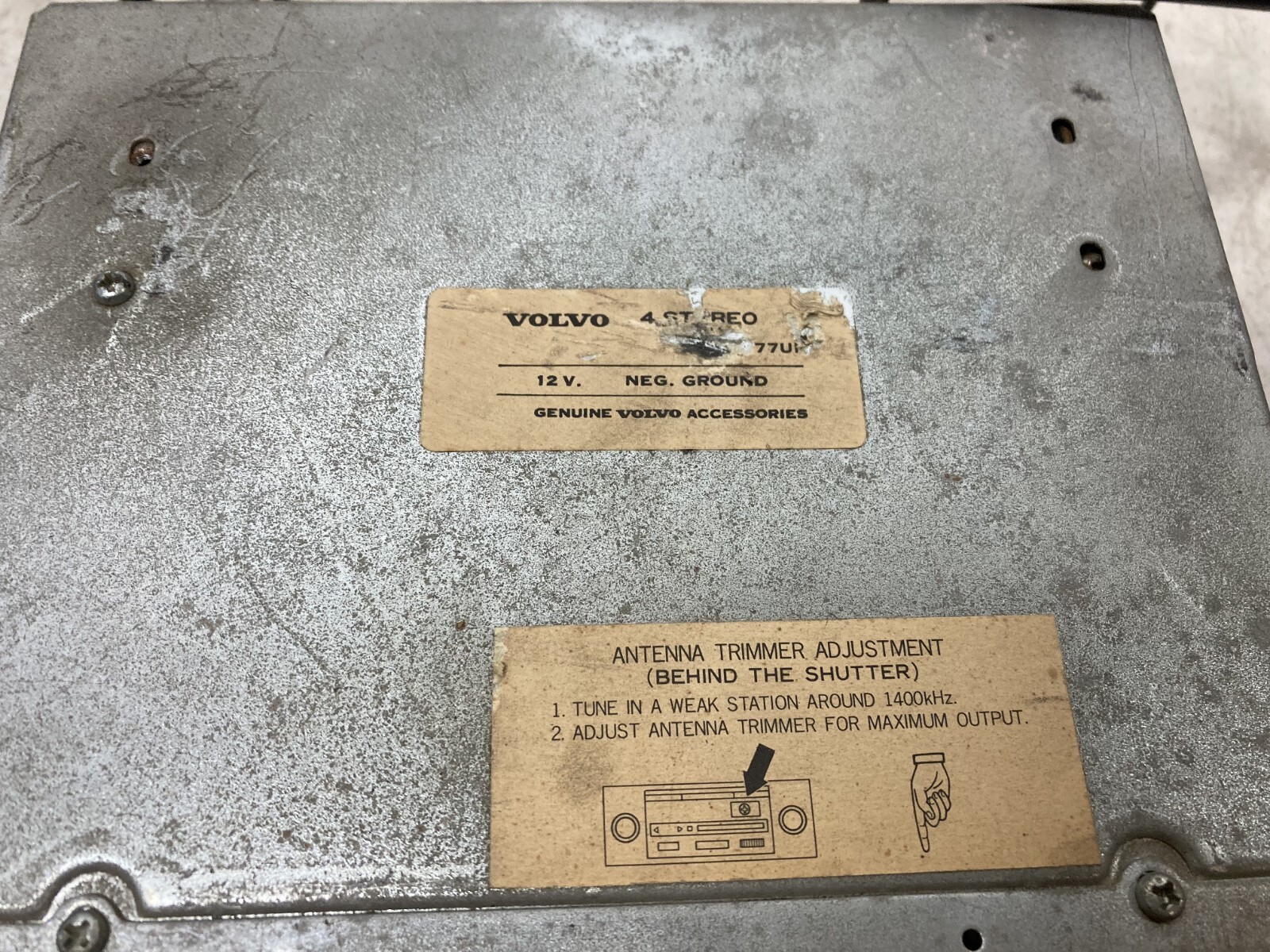 VINTAGE VOLVO FM MPX CASSETTE CAR RADIO, 4 STEREO (model unknown)