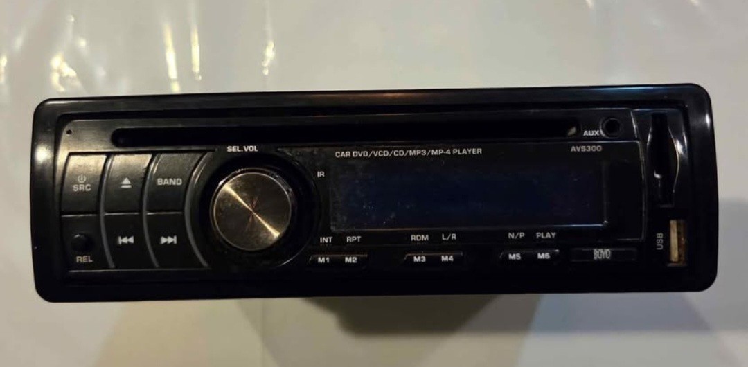 Boyo avs 300 car dvd vcd cd mp3 mp 4 player aux capable