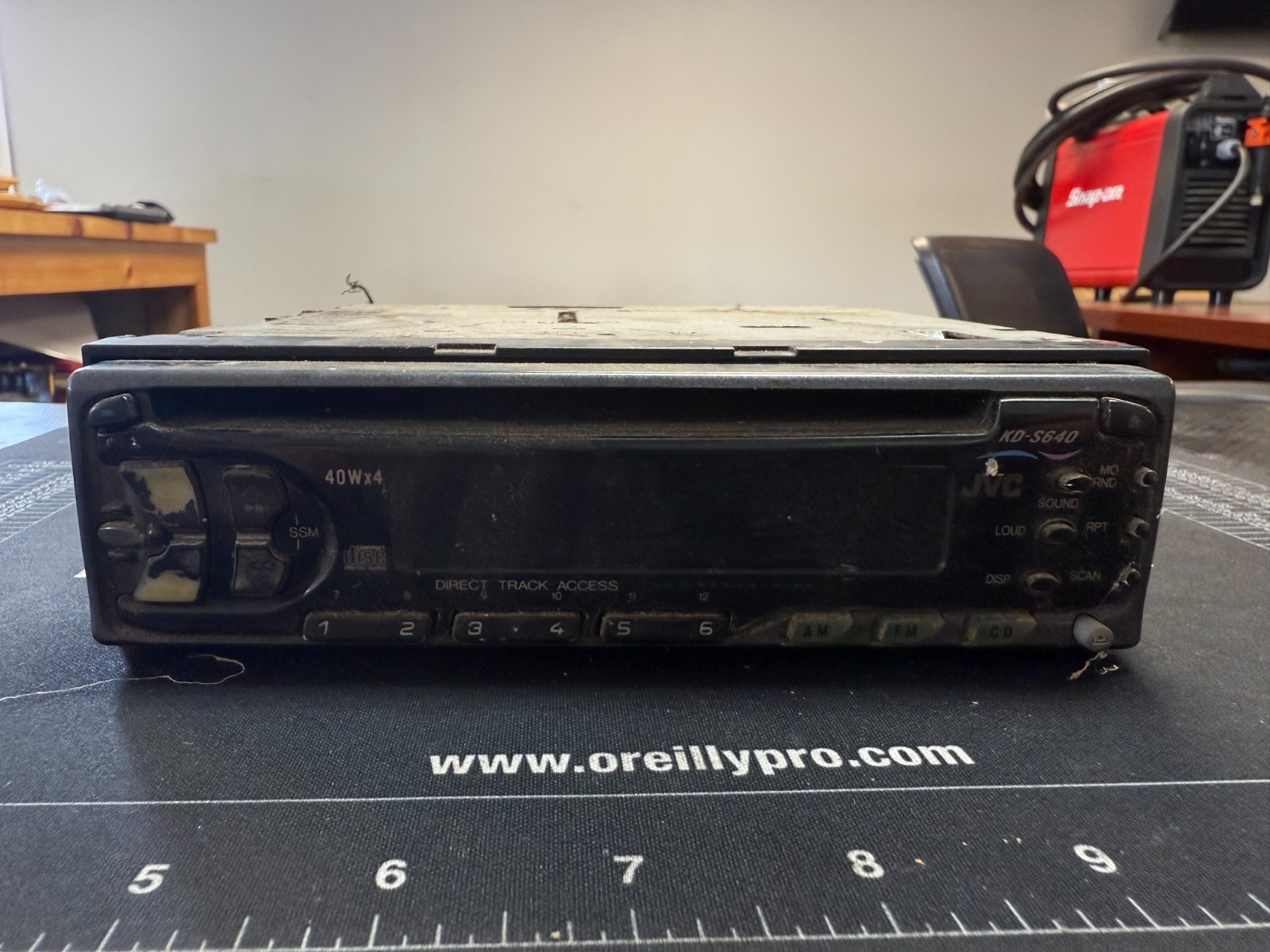 JVC KD-S640 In-Dash Car Stereo CD Player Receiver AM/FM For Parts And Repair