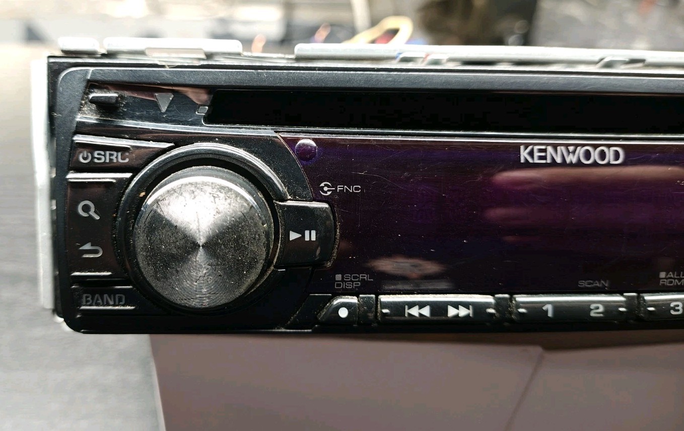 Kenwood KDC-152 CD MP3 Player 1 Din Receiver Aux In Detachable Face W/Harness
