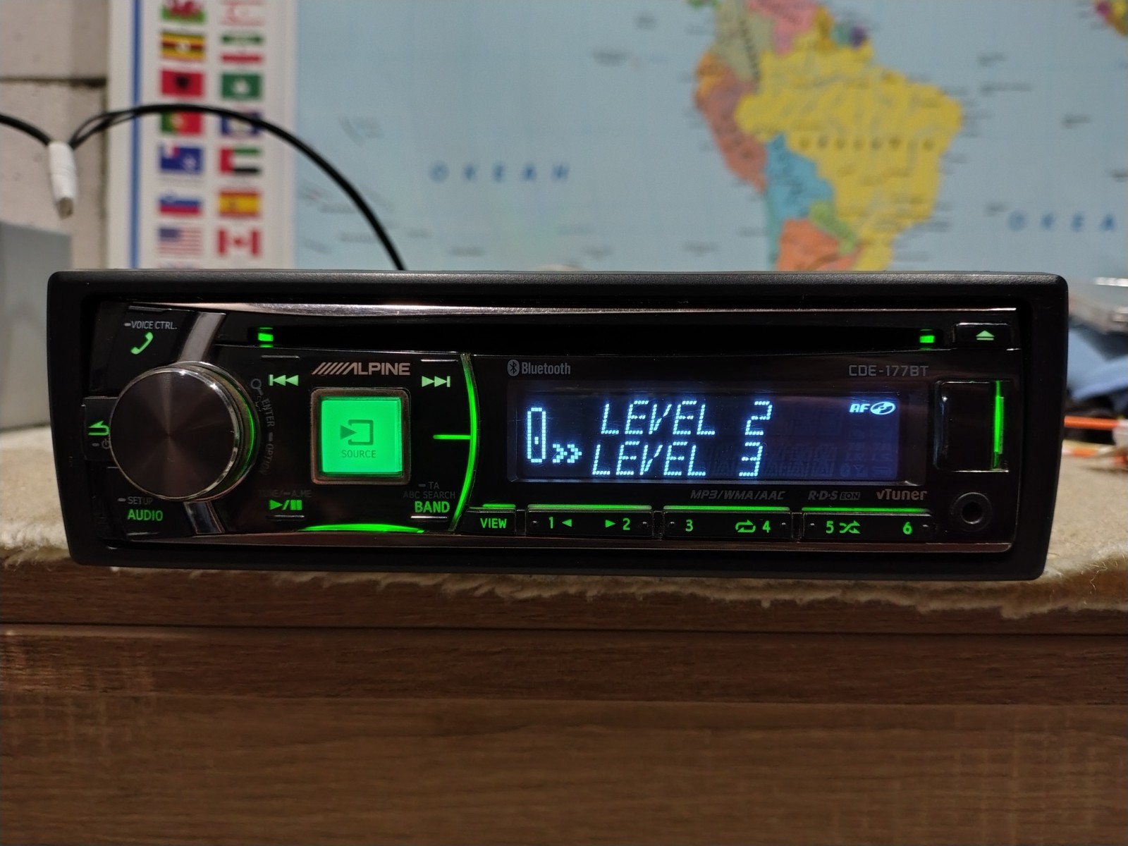 Alpine CDE-177BT Car Stereo CD Media Receiver Fully Working Great Shape