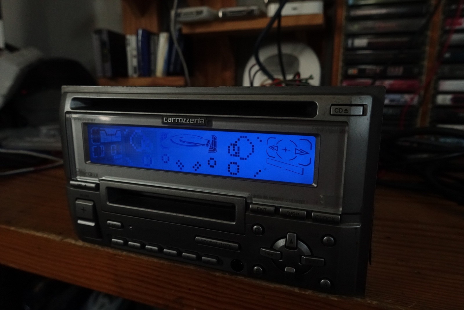 Pioneer Fh-P555MZ. 2 Dins- CD/MD/Aux-Bluetooth Player. BBE/Surround Mode.