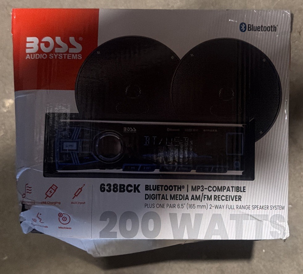 Boss Audio 638BCK Single DIN Bluetooth Car Stereo- New /Damaged Box