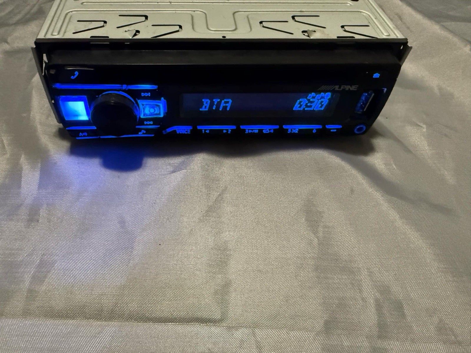 ⭐️PARTS OR REPAIR⭐️ Alpine CD Receiver With Built in Bluetooth-(Cde-172bt)