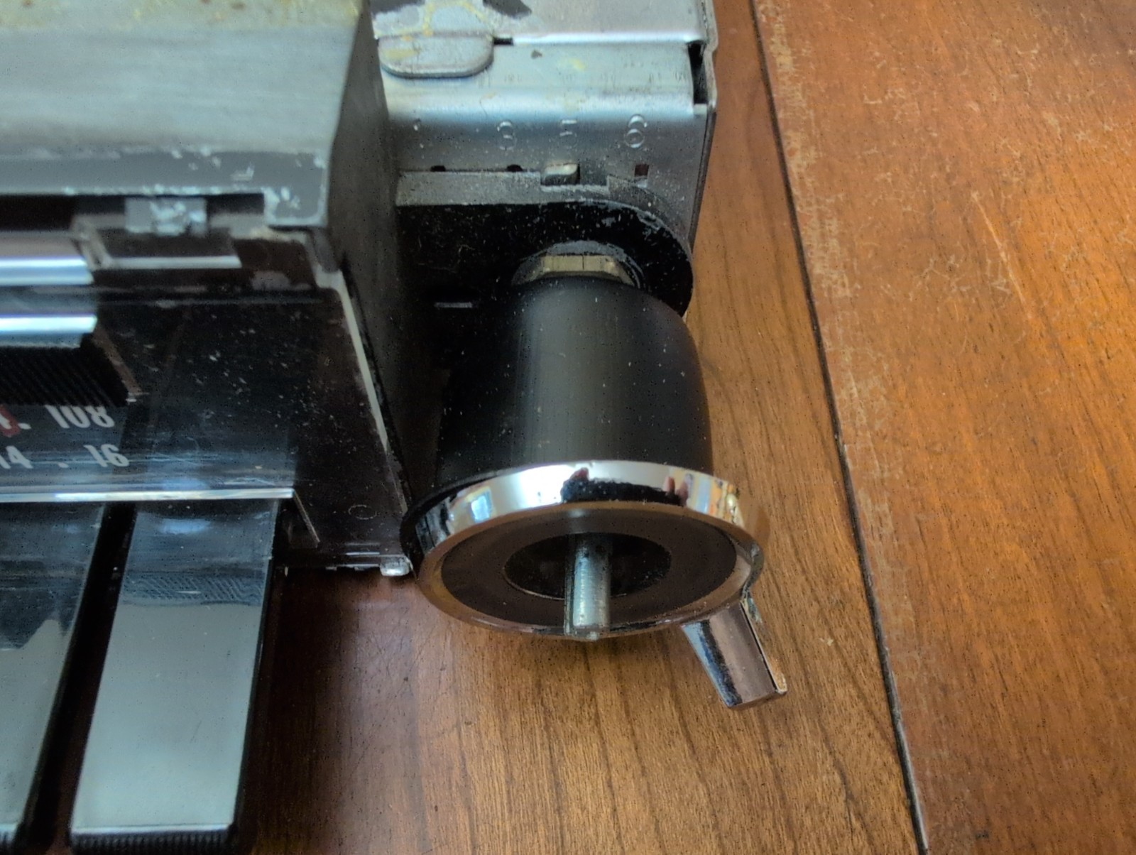 Vintage 60s Automatic Radio Mfg Universal 12V AFC AM FM Car Model AFC-1303 READ