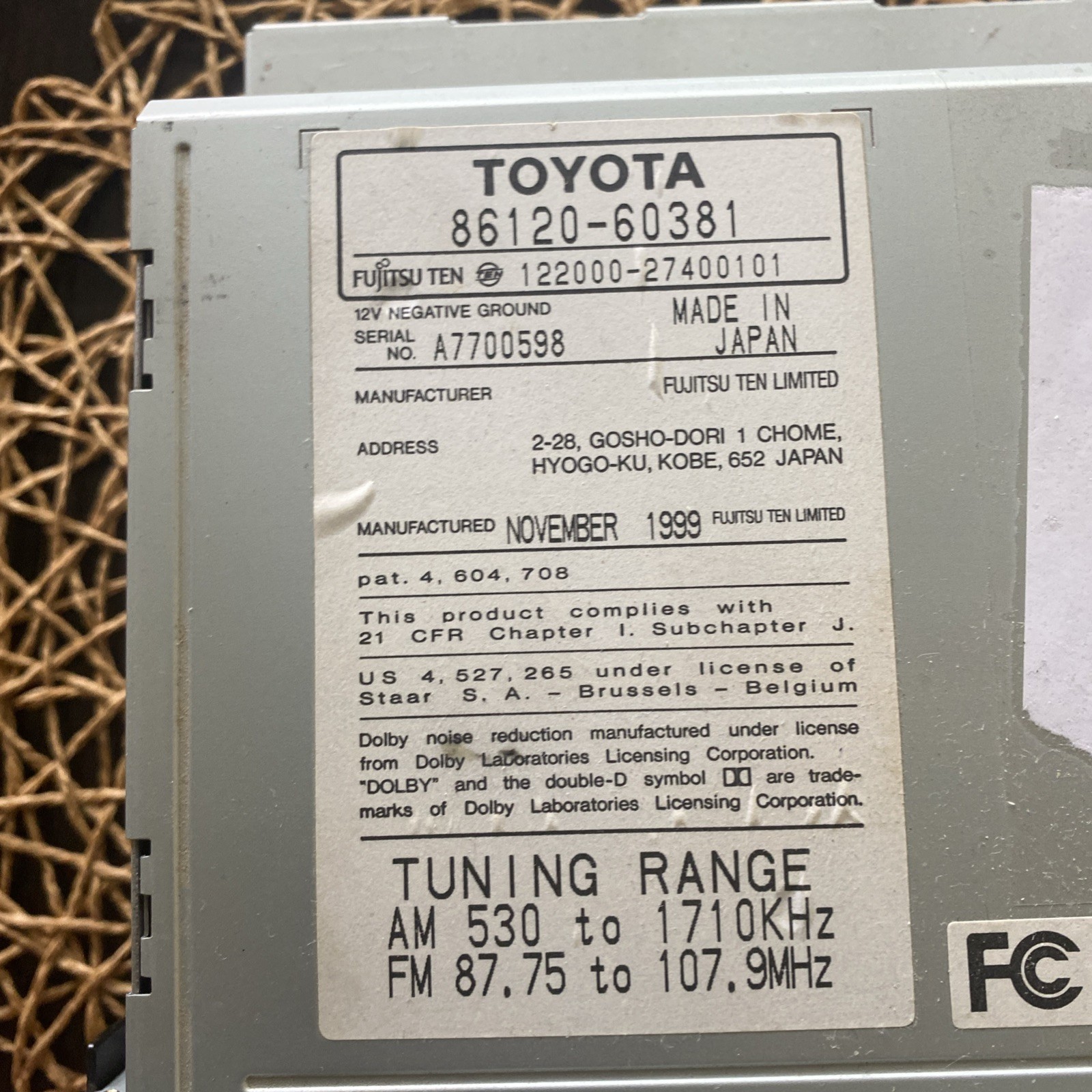 Lexus / Toyota AM FM Radio CD Cass Player 86120-60381 OEM – parts – not working