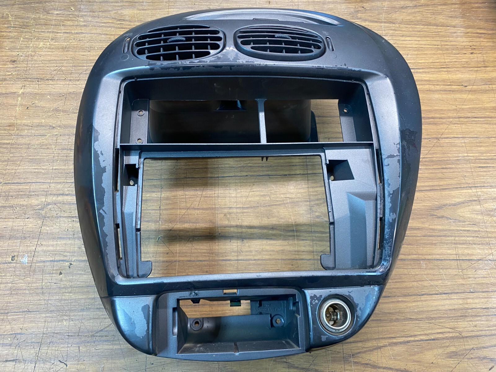 Ford Falcon AU S2,S3 Dash A/C Stereo Control Surround