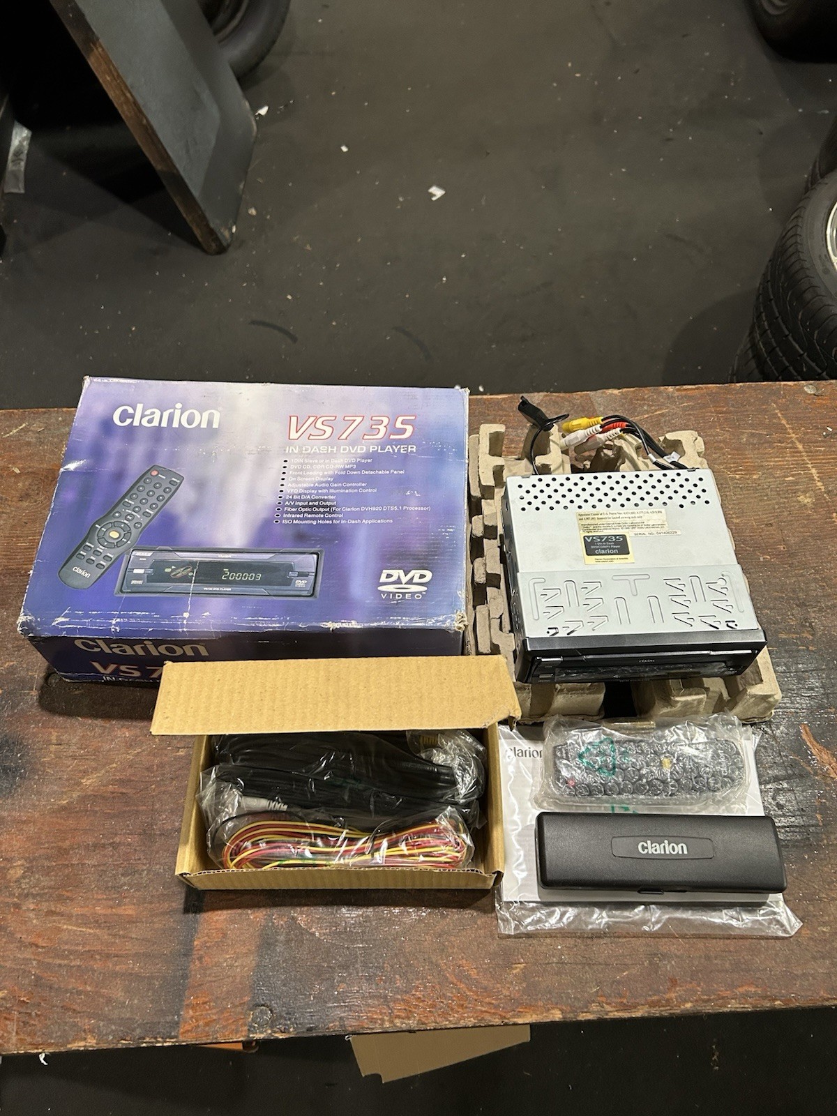 Clarion VS735 In Dash DVD Player