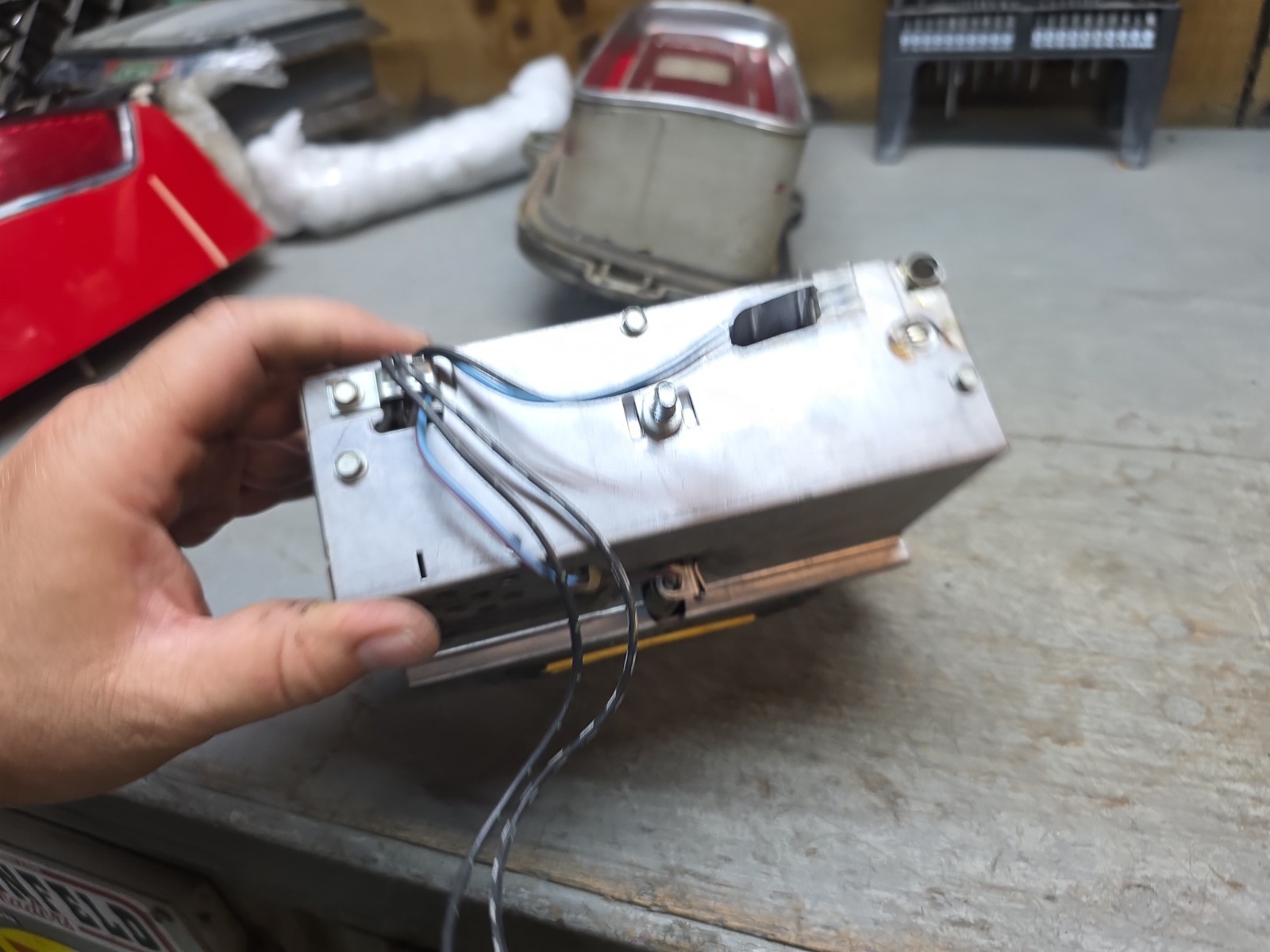 Ford AM Car Radio 12V NEG GND Philco D30A-18806