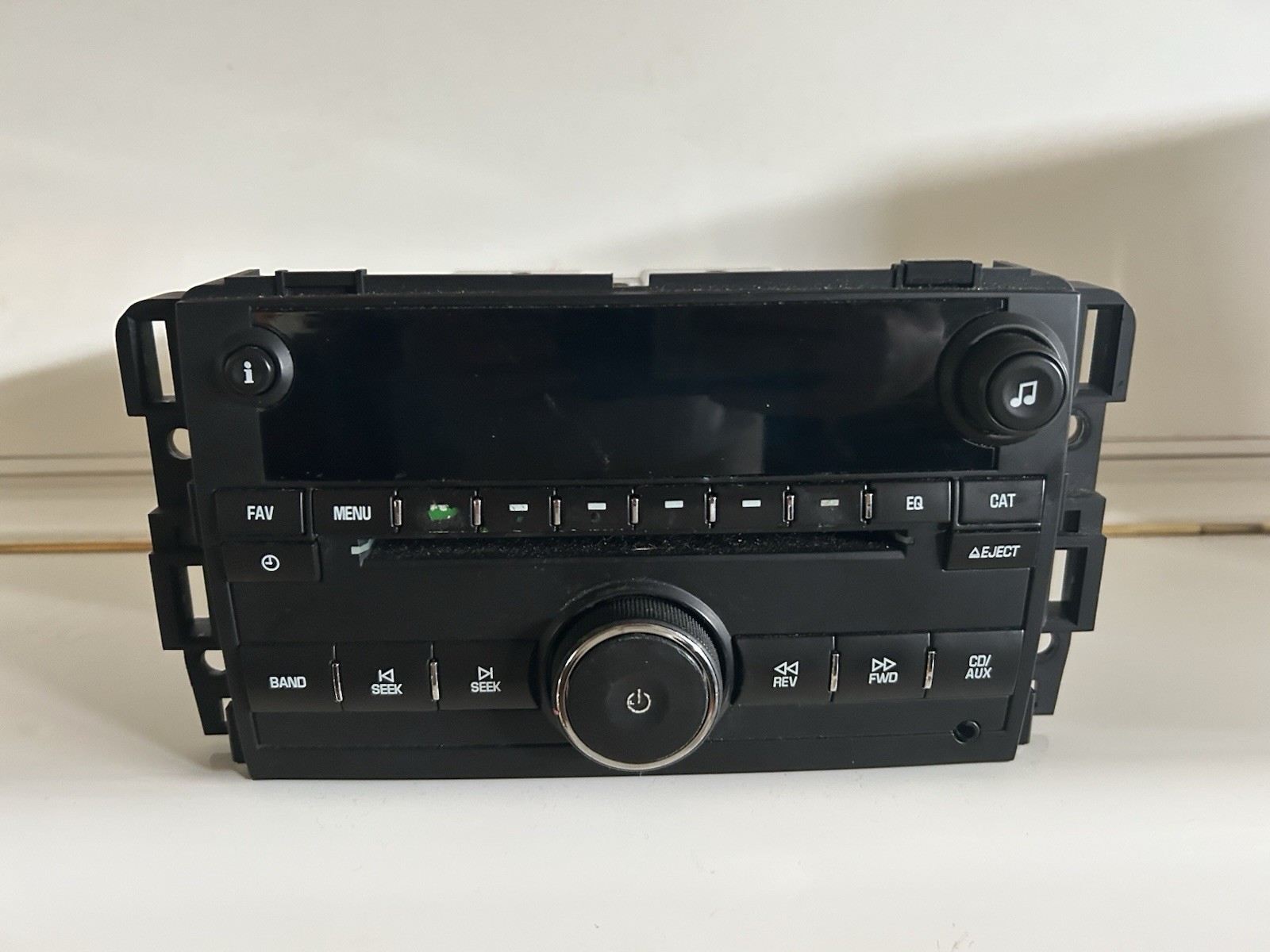 GM RDO 2 DIN In-Dash AM/FM Radio CD Player AUX Input 20935116