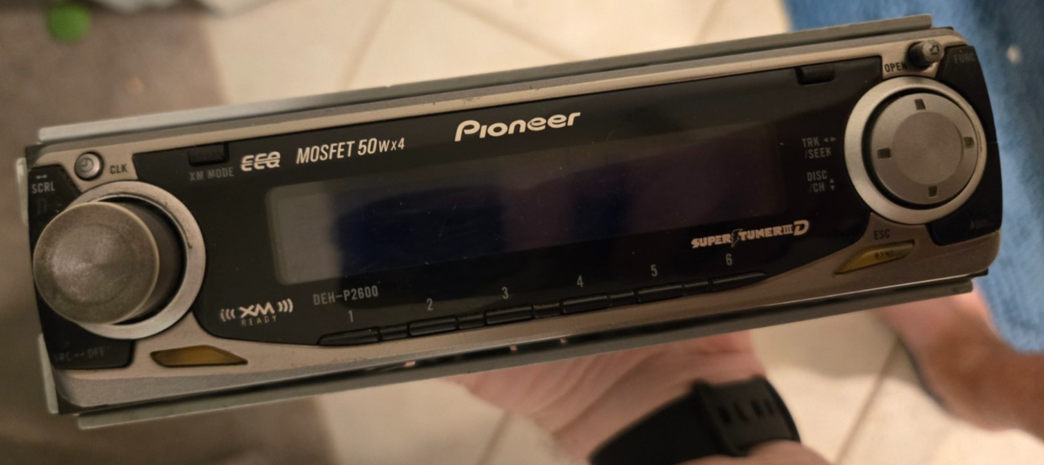 Pioneer DEH-P2600 Car Radio CD Player MOSFET 50wx4 UNTESTED