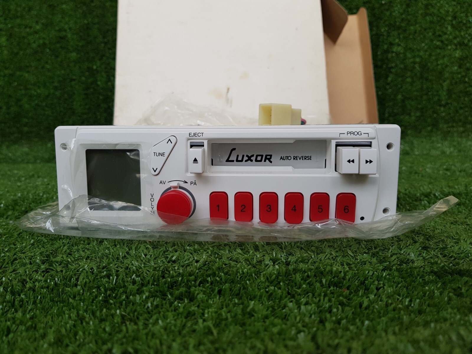 White Luxor Fm Stereo Radio Auto Reverse Cassette Plalyer With Box