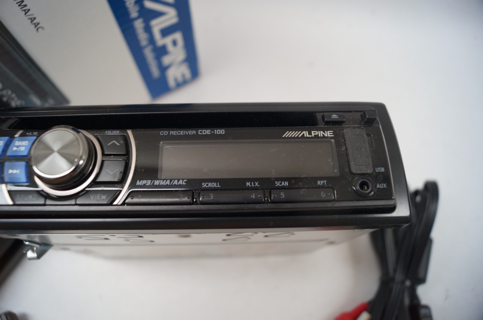 Alpine CDE-100 CD Player MP3 In-Dash Auto Radio USB Detachable Face WORKING F153