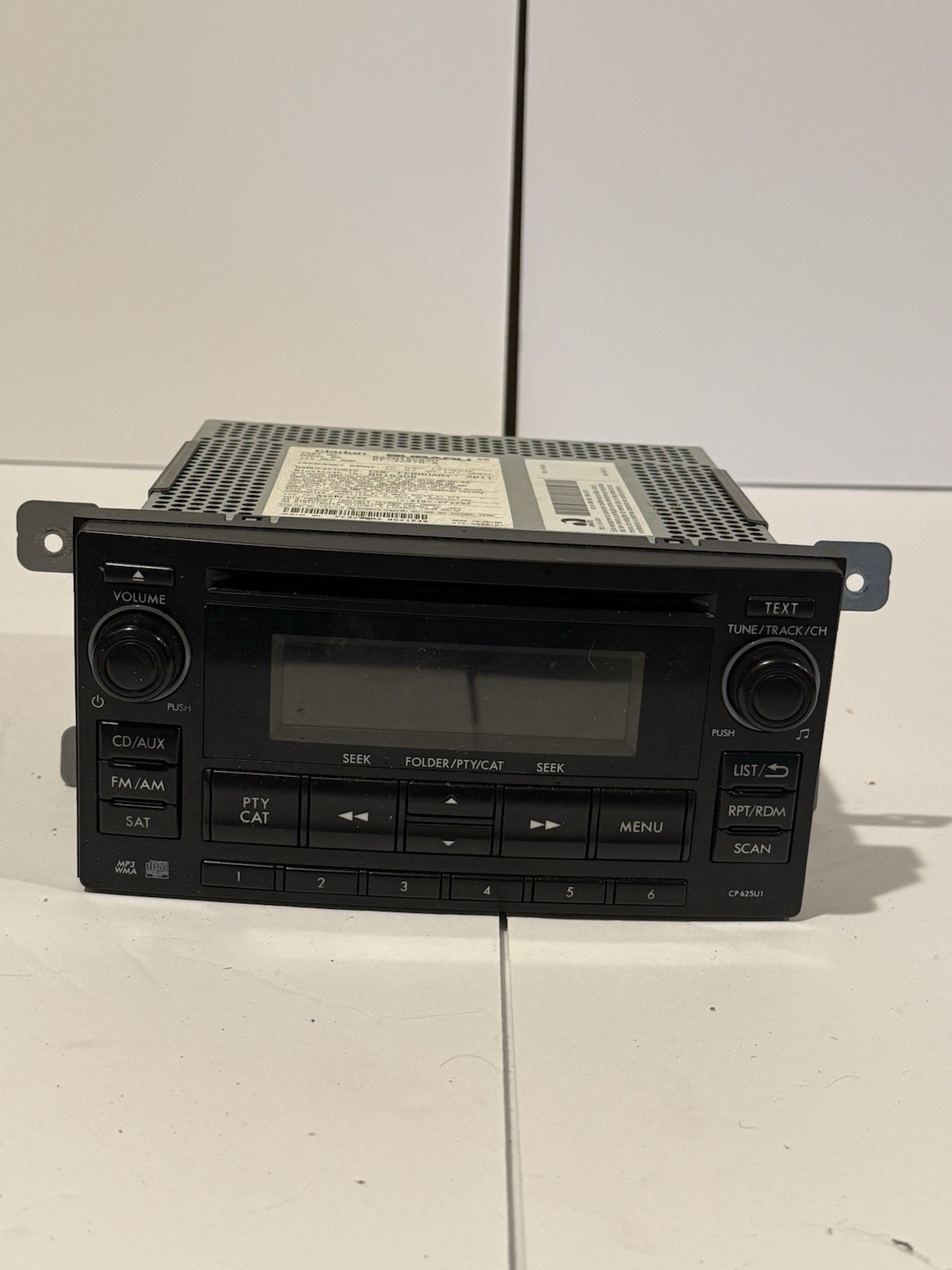 Subaru Clarion Stereo Radio CD Player 86201SC620 PF-3297b-a