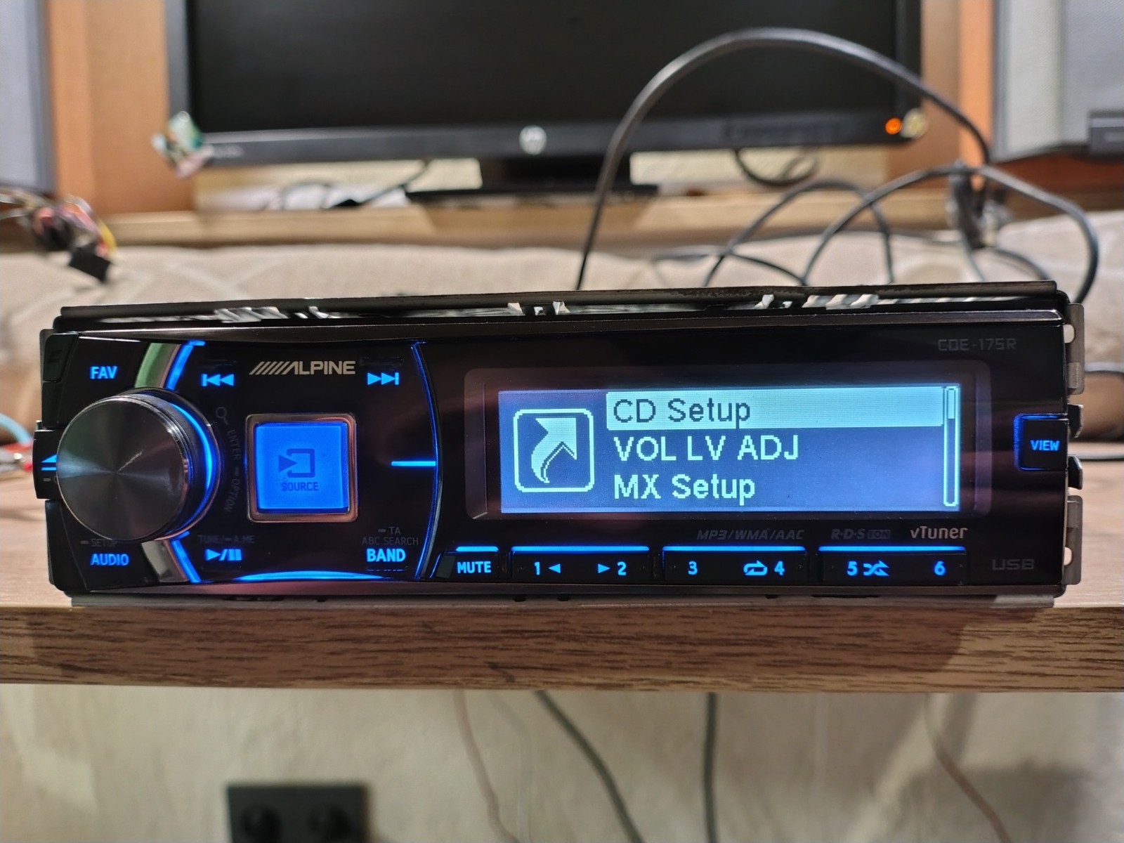 Alpine CDE-175R Car Stereo Mobile Media Station Fully Working Great Shape
