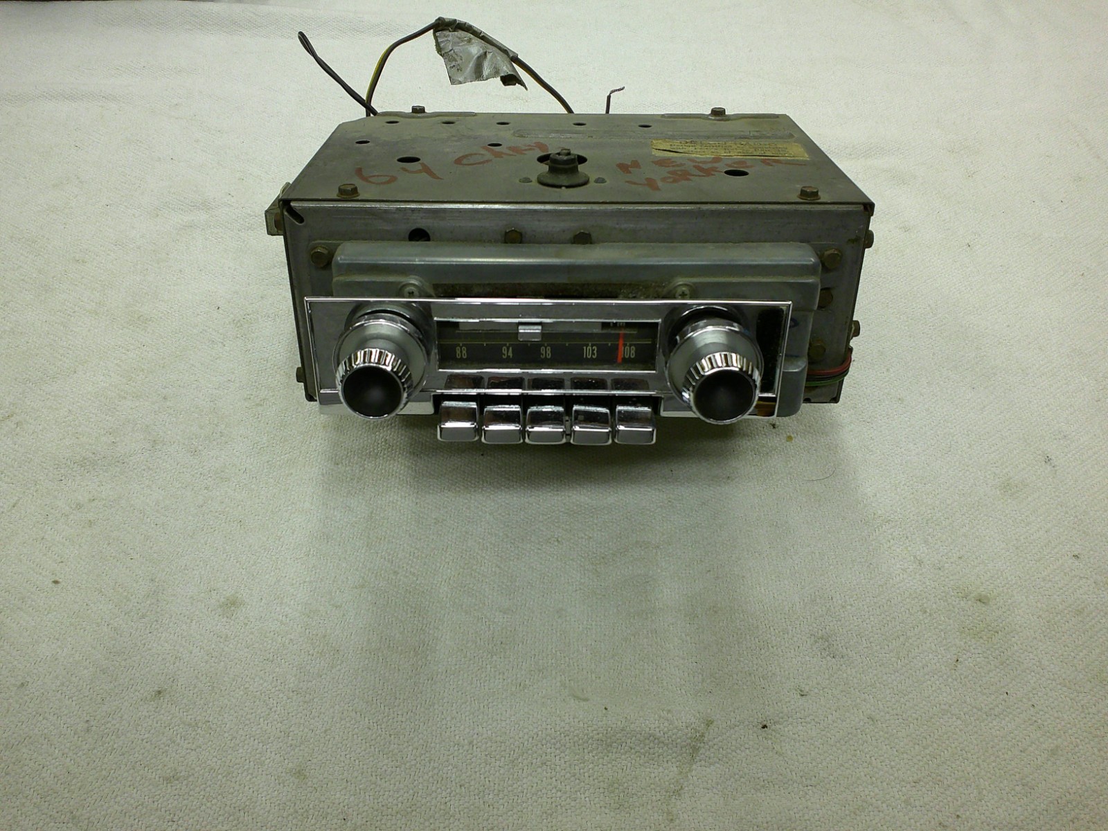 1964 NEW YORKER AM FM RADIO OEM USED CHRYSLER