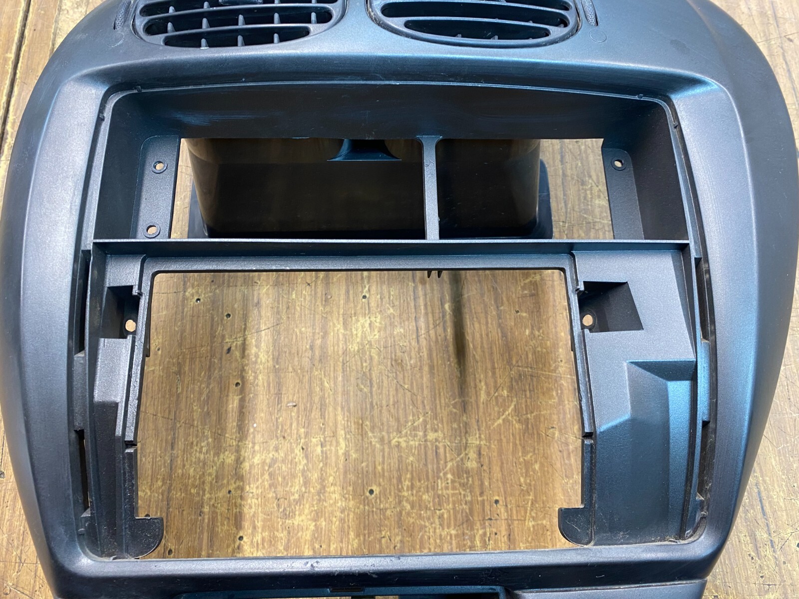 Ford Falcon AU S2,S3 Dash A/C Stereo Control Surround