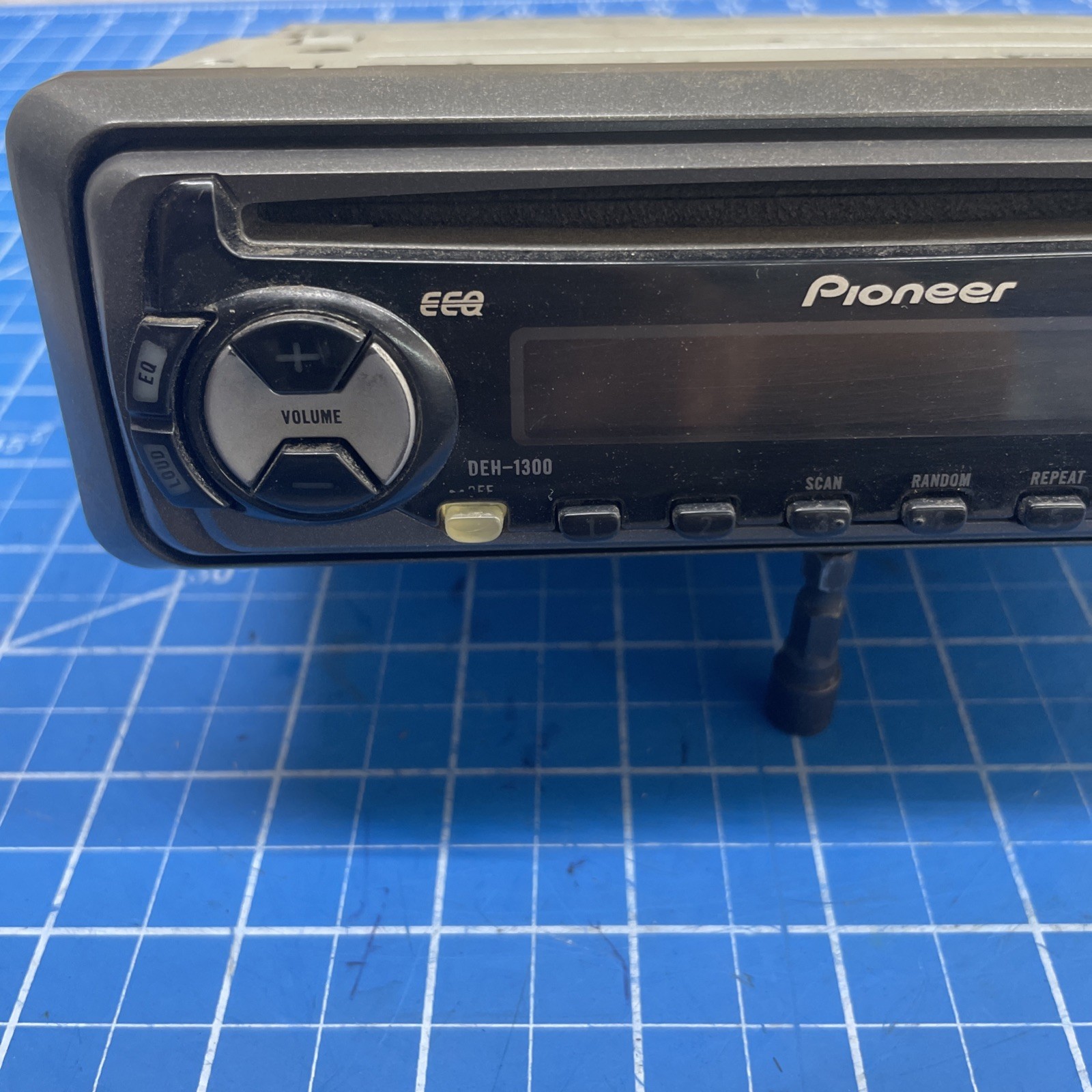 Pioneer DEH-1300 Car Stereo CD Player Single DIN MOSFET 50Wx4 w/ Wiring
